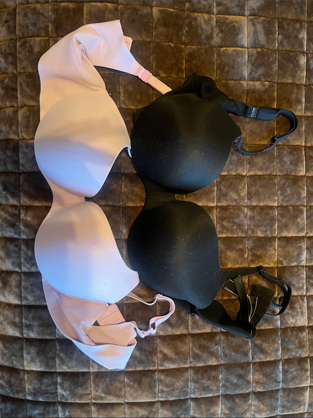 Victoriaโs secret black and pink bra